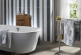 klassisches Bad in blau-wei�